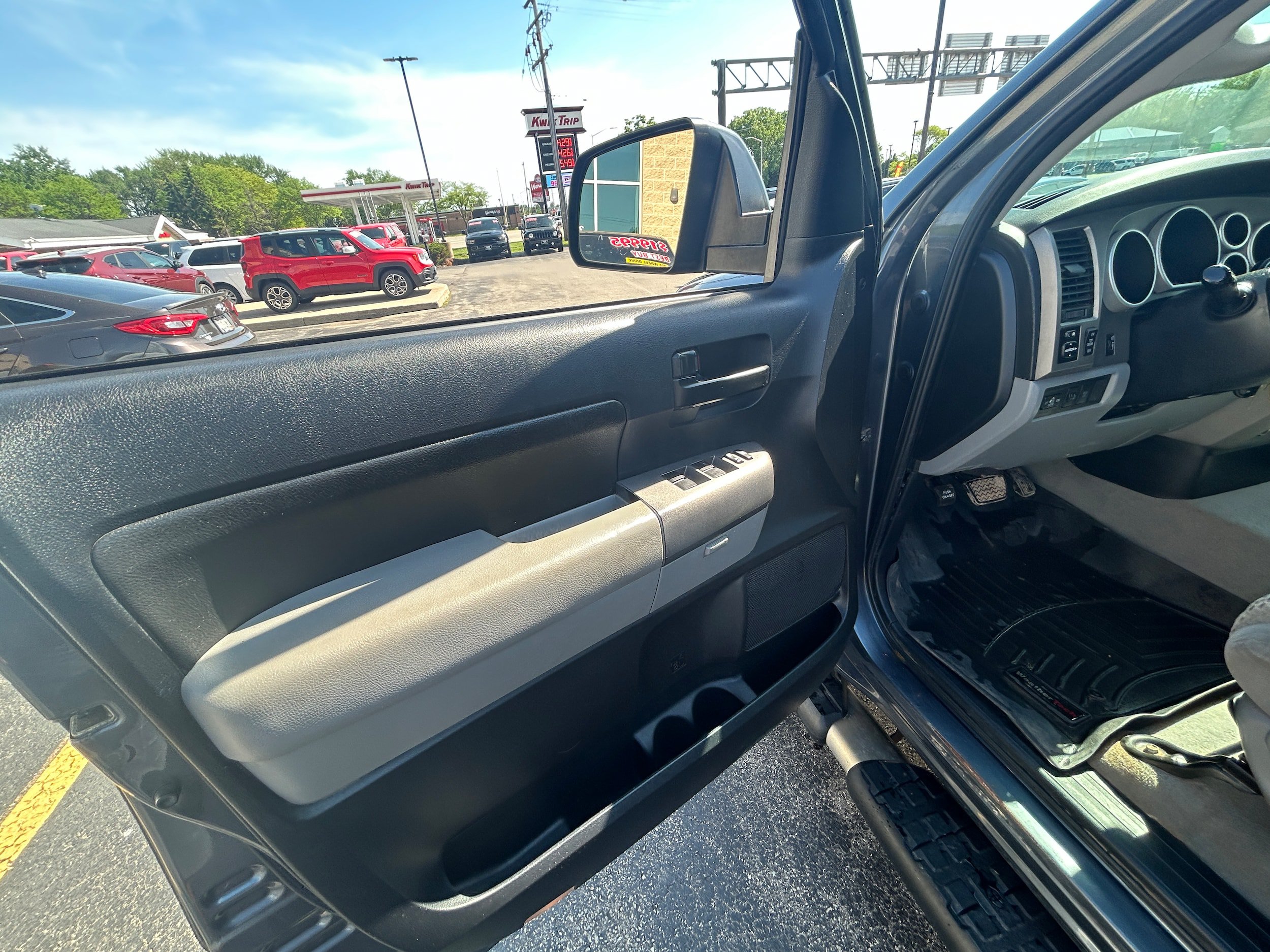 Used 2010 Toyota Tundra 4x4 Double Cab image 8