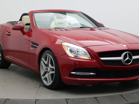 Used 2015 Mercedes-Benz SLK 250 image 3