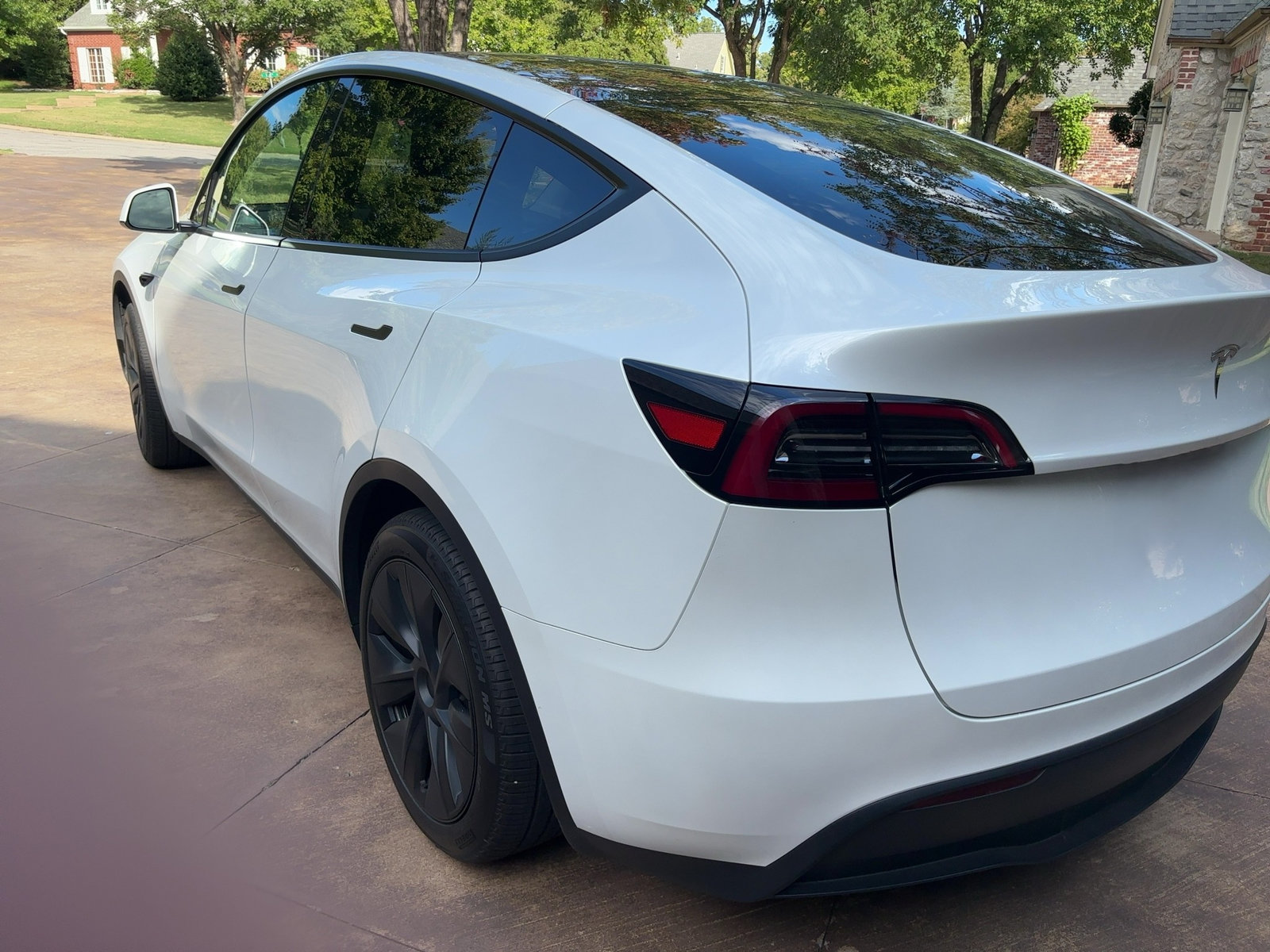 Used 2025 Tesla Model Y Long Range RWD image 2