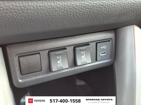 Used 2025 Toyota Corolla Cross XLE AWD/4WD image 25