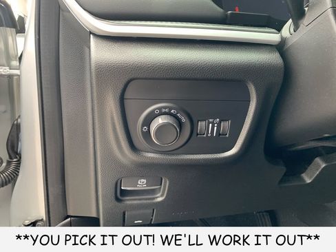 Used 2024 Jeep Grand Cherokee L Altitude RWD image 13