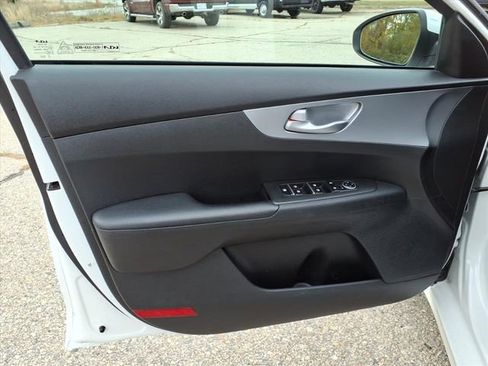 Used 2022 Kia Forte LXS image 10