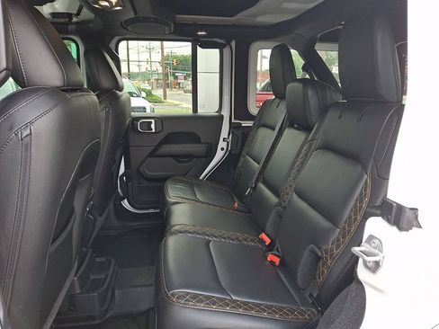 Used 2022 Jeep Wrangler Unlimited Sahara AWD/4WD image 14