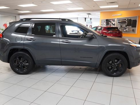 Used 2016 Jeep Cherokee Latitude w/ Comfort/Convenience Group AWD/4WD image 15