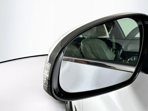 Used 2025 Genesis G70 2.5T image 16