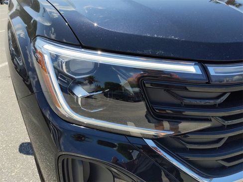 New 2025 Volkswagen Atlas Cross Sport SE image 13