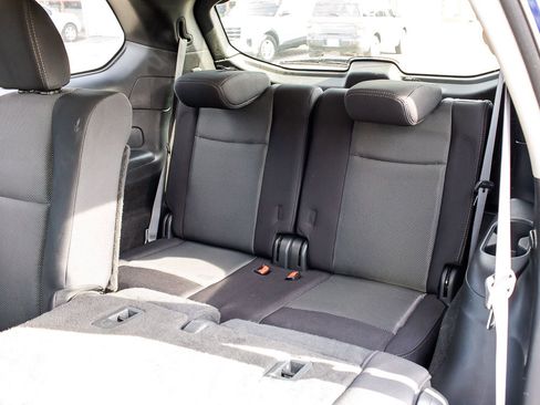 Used 2019 Nissan Pathfinder SV image 17