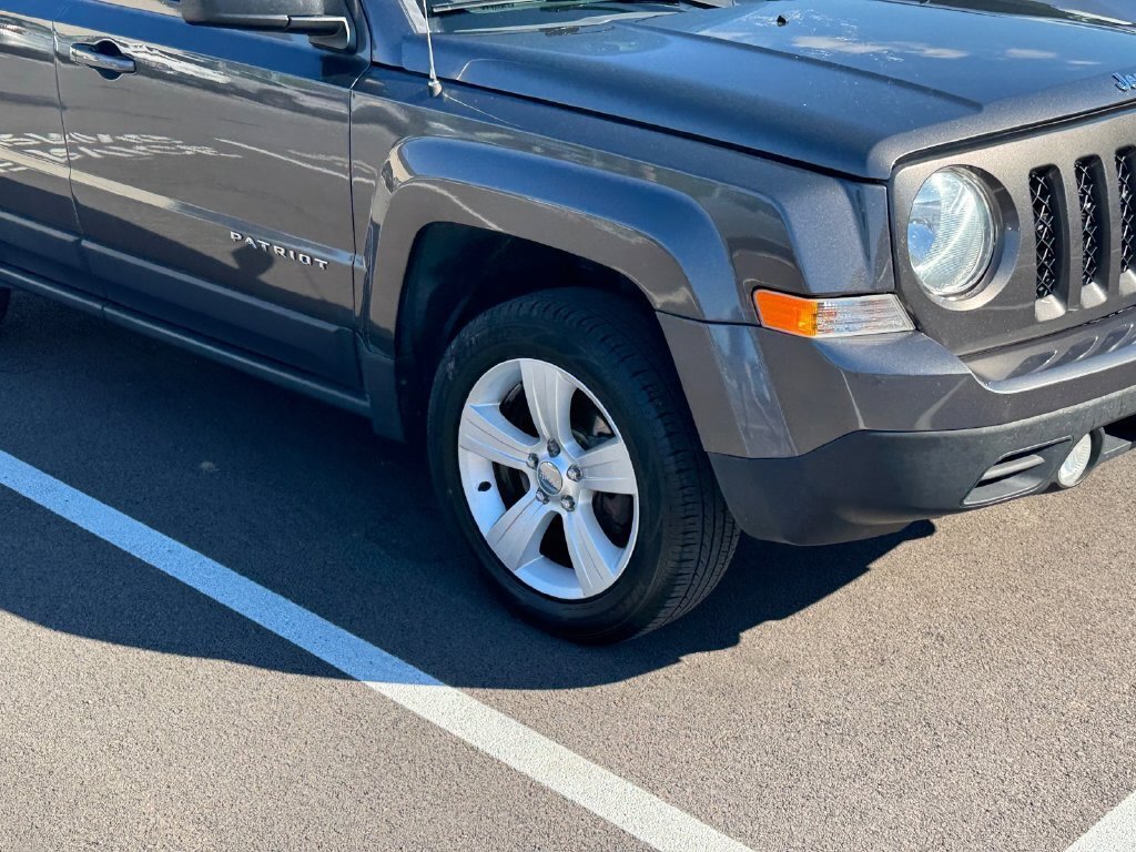 Used 2016 Jeep Patriot Latitude w/ Sun/Sound Group AWD/4WD image 11