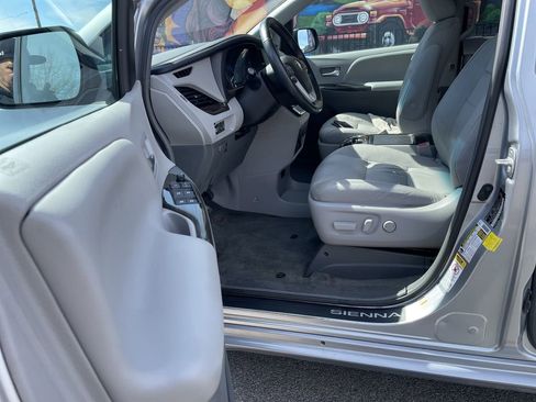 Used 2016 Toyota Sienna XLE Premium w/ Outdoor Package image 14