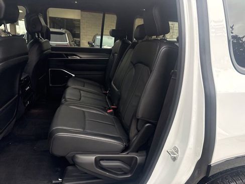 Used 2024 Jeep Wagoneer Series II image 6