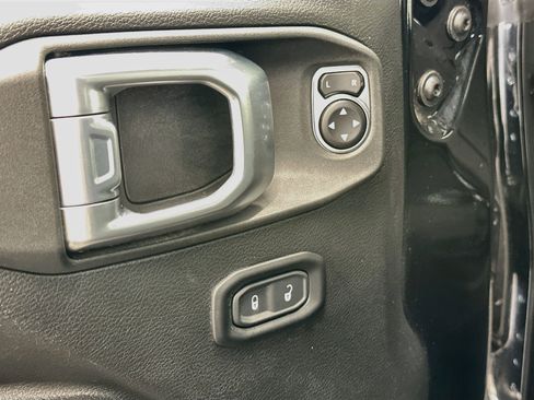 Used 2023 Jeep Wrangler Unlimited w/ Cold Weather Group AWD/4WD image 15
