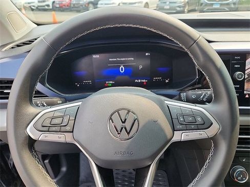 Certified 2022 Volkswagen Taos SE w/ Panoramic Sunroof Package image 20