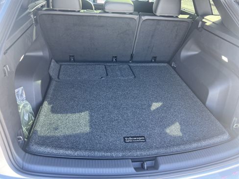 Certified 2025 Volkswagen Atlas Cross Sport SE w/ Panoramic Sunroof Package image 31