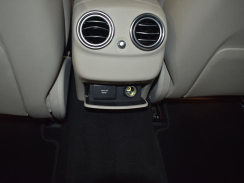 Used 2017 Mercedes-Benz E 400 4MATIC Wagon image 29