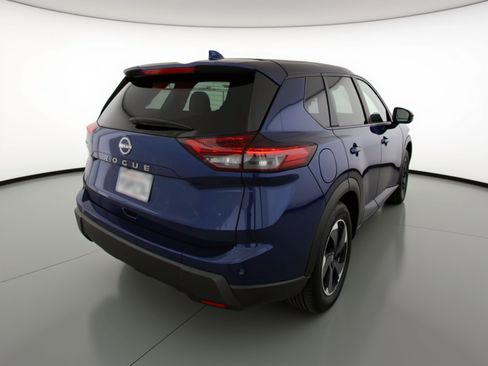 Used 2025 Nissan Rogue SV FWD image 9