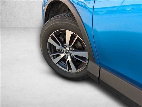 Used 2018 Toyota RAV4 XLE image 7