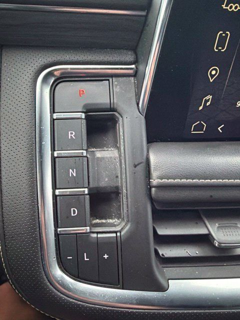 Used 2022 GMC Yukon SLT w/ SLT Premium Package AWD/4WD image 11