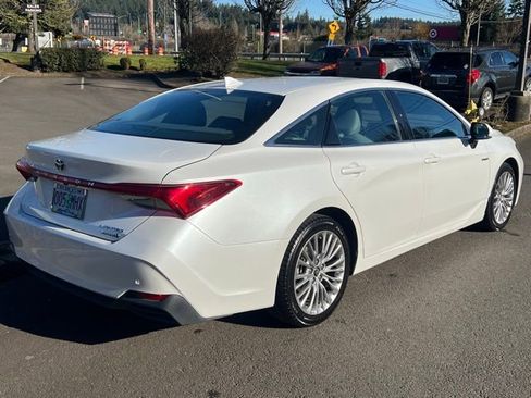 Used 2020 Toyota Avalon Limited image 8