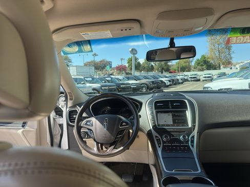 Used 2016 Lincoln MKX Select w/ Select Plus Package AWD/4WD image 19