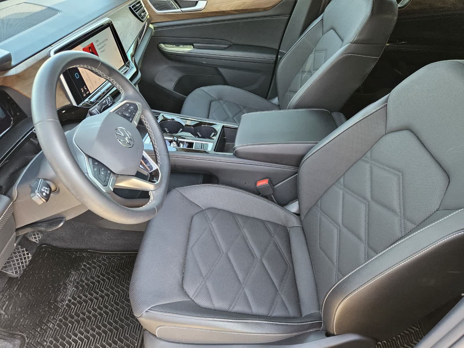 Used 2024 Volkswagen Atlas SE w/ Black Wheel Package FWD image 11