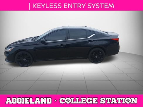 Used 2022 Nissan Altima 2.5 SR w/ Midnight Edition Package image 7