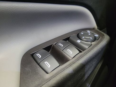 Used 2021 Chevrolet Equinox LS image 27