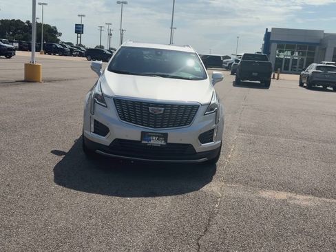 Used 2020 Cadillac XT5 Premium Luxury FWD image 3