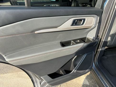 Used 2025 Ford Explorer Active w/ Active Comfort Package image 30