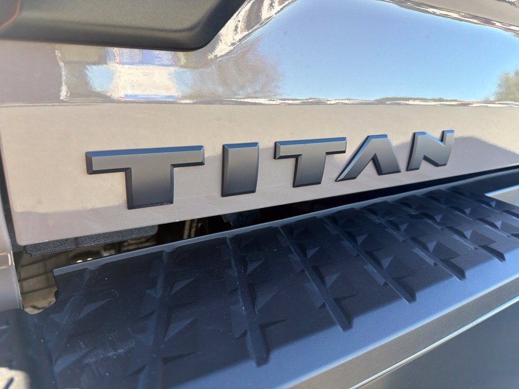 Used 2024 Nissan Titan PRO-4X w/ Pro-4x Convenience Package AWD/4WD image 6
