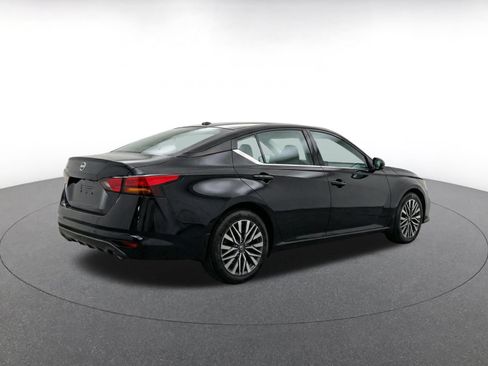 Used 2025 Nissan Altima 2.5 SV FWD image 10