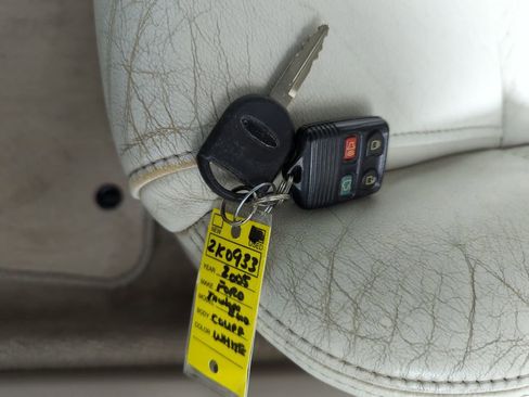 Used 2005 Ford Thunderbird 50th Anniversary RWD image 20
