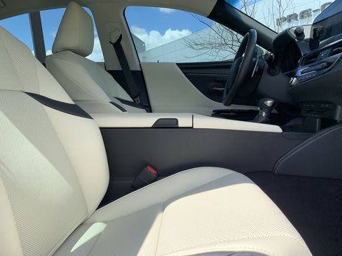 Used 2022 Lexus ES 300h w/ Premium Package FWD image 35