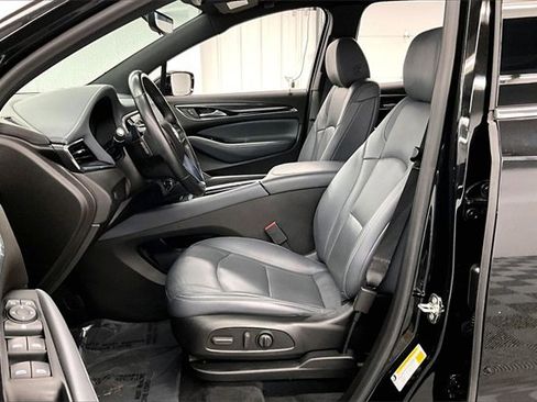 Used 2023 Buick Enclave Essence image 19