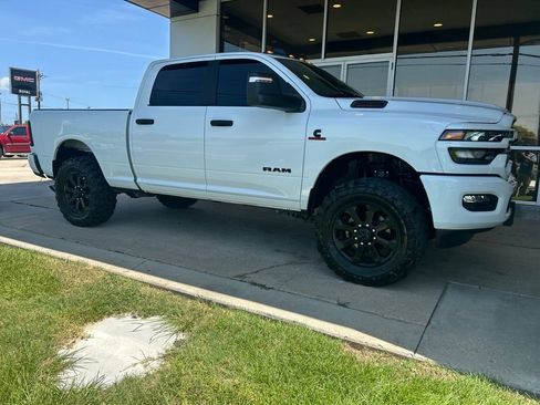 Used 2026 RAM 2500 Big Horn AWD/4WD image 2