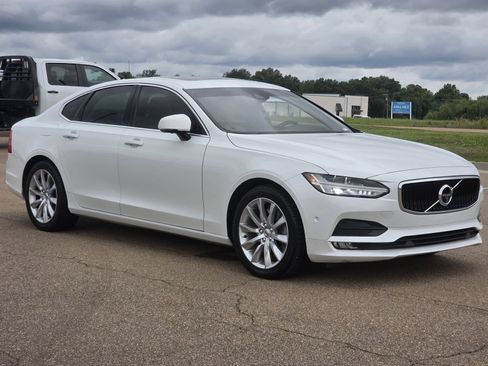 Used 2017 Volvo S90 T6 Momentum w/ Vision Package AWD/4WD image 3