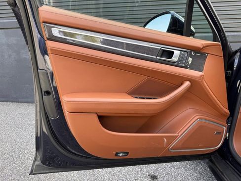 Certified 2023 Porsche Panamera 4 Platinum Edition AWD/4WD image 16
