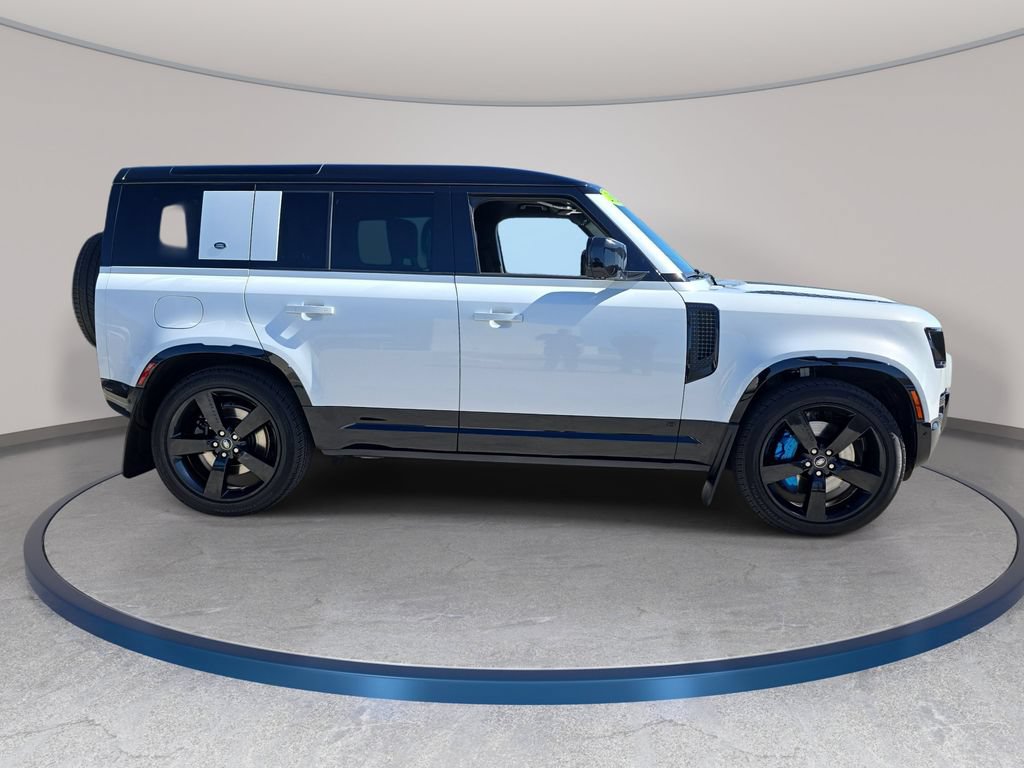 Used 2022 Land Rover Defender 110 V8 AWD/4WD image 5