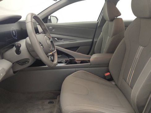 Used 2025 Hyundai Elantra SEL FWD image 17