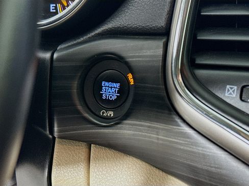 Used 2021 Jeep Grand Cherokee Laredo RWD image 19