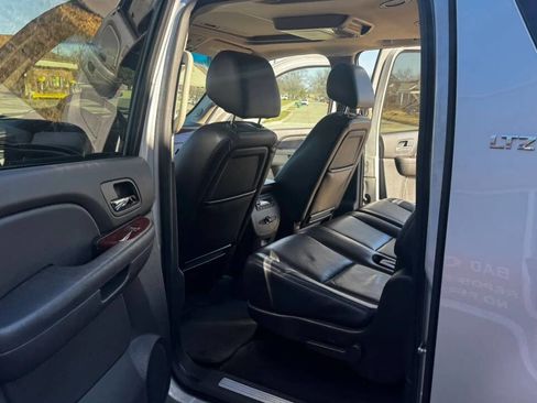 Used 2014 Chevrolet Suburban LTZ image 14