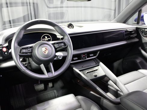 Certified 2024 Porsche Macan 4 Electric image 4