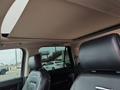 Used 2019 Ford Expedition Max Platinum image 19