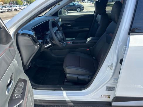 New 2026 Nissan Kicks SR image 9