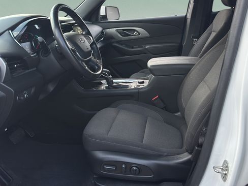 Used 2022 Chevrolet Traverse LT FWD image 9