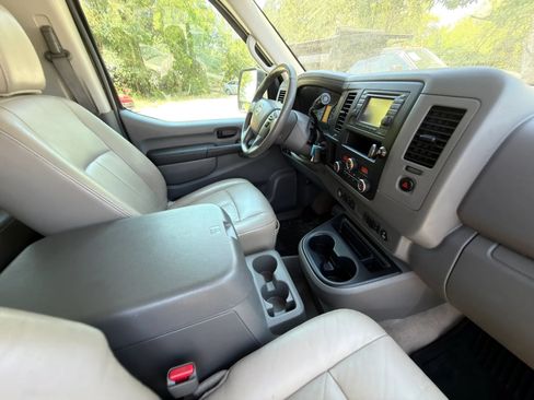 Used 2014 Nissan NV 3500 SL w/ Technology Package RWD image 5