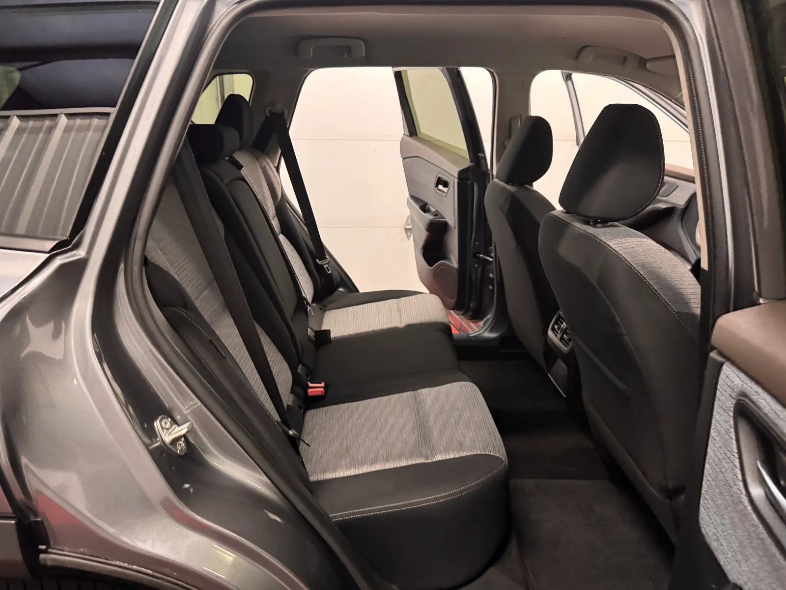 Used 2023 Nissan Rogue SV AWD/4WD image 39