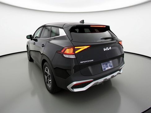 Used 2025 Kia Sportage LX FWD image 6