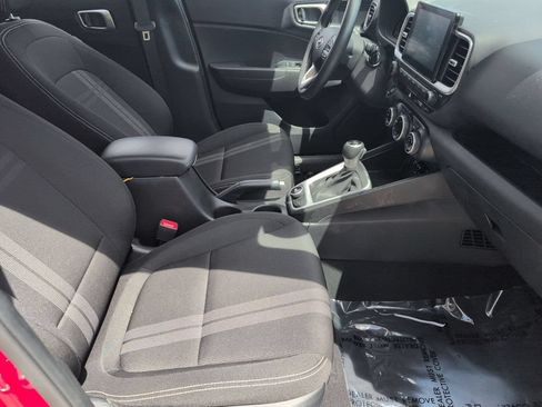 Used 2025 Hyundai Venue SEL FWD image 30