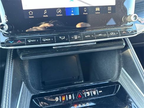 Used 2024 Jeep Wagoneer Series II w/ Flexible Seating Group image 16