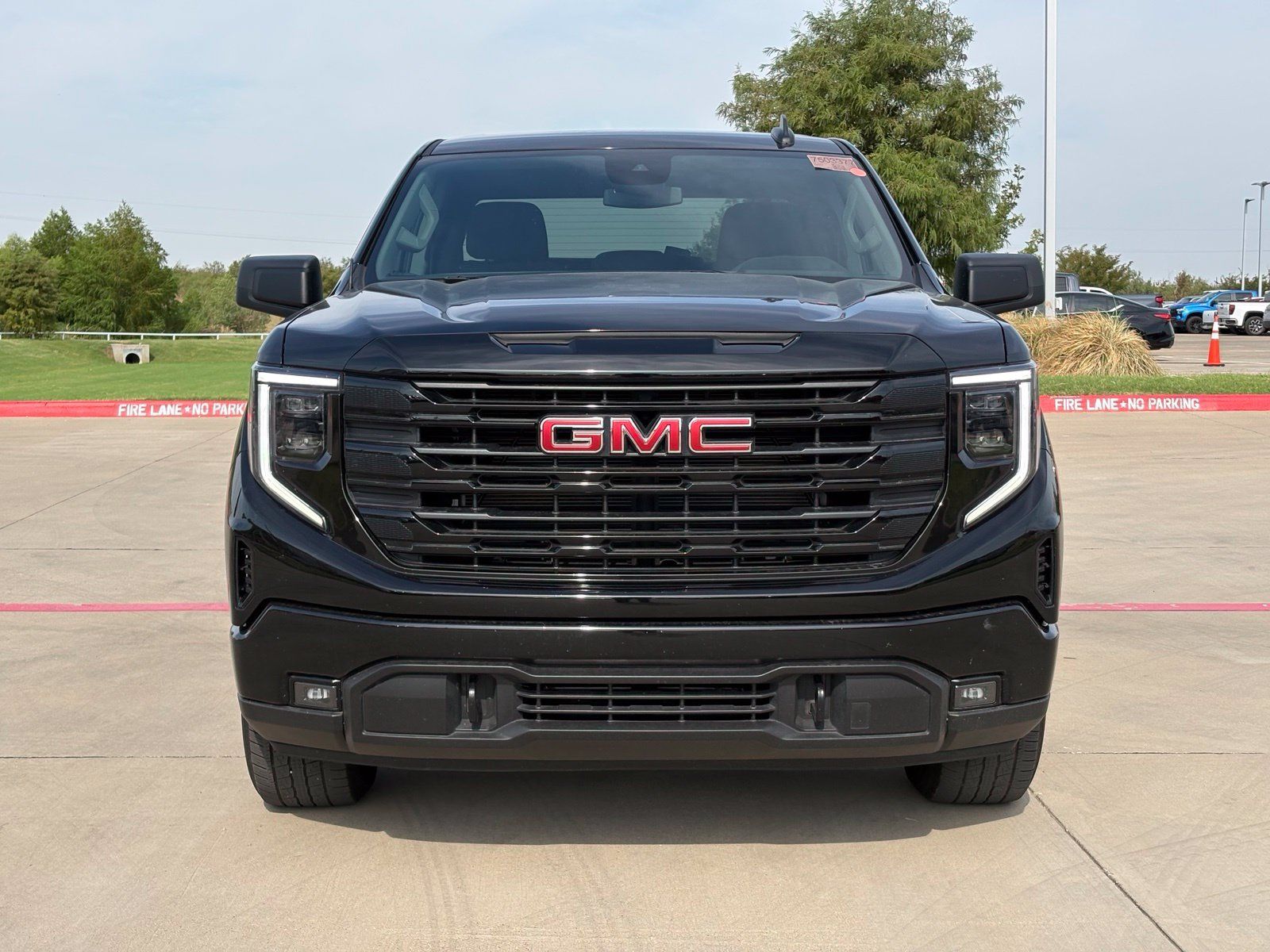 Used 2024 GMC Sierra 1500 Elevation AWD/4WD image 2